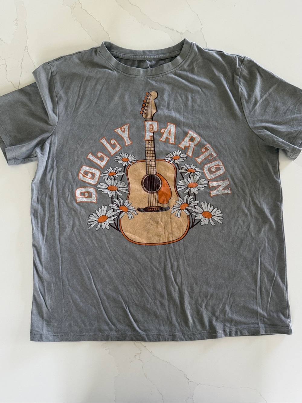 Gray 'Dolly Parton' Guitar & Daisy Graphic Tee